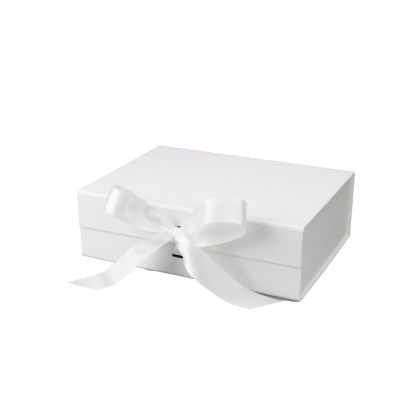 Office 1 Кутия Gift Box, с магнитно затваряне, сгъваема, 24 х 18 х 7.8 cm, бяла