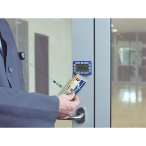 Durable Бадж Enclosed, хоризонтален и вертикален, с ретрактор, 10 броя