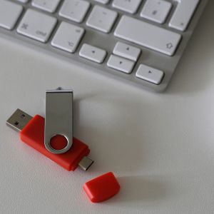 Office 1 USB флаш памет Swivel, USB 3.0, 16 GB, Type-C OTG, червена