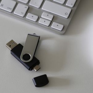 Office 1 USB флаш памет Swivel, USB 3.0, 16 GB, Type-C OTG, черна