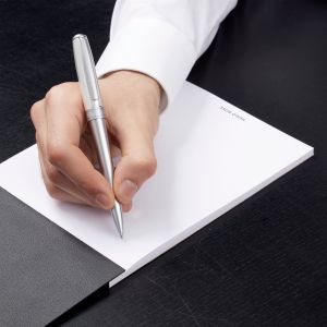 Hugo Boss Химикалка Essential Metal, в кутия, сребриста