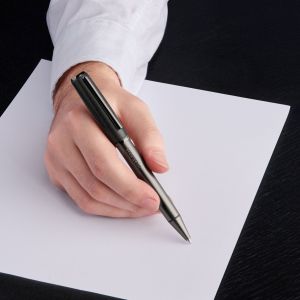 Hugo Boss Химикалка Pace, черно-сива