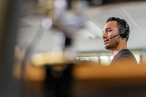 Слушалки HP Poly Voyager 4310, Microsoft Teams, USB Type-C, Bluetooth, със стойка за зареждане