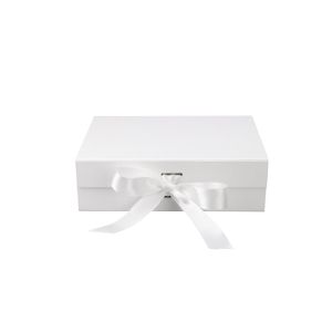 Office 1 Кутия Gift Box, с магнитно затваряне, сгъваема, 24 х 18 х 7.8 cm, бяла